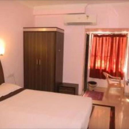 Green Coconut Resort Chennai Bagian luar foto
