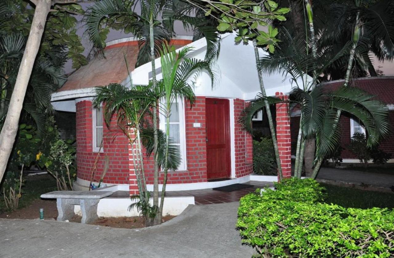 Green Coconut Resort Chennai Bagian luar foto