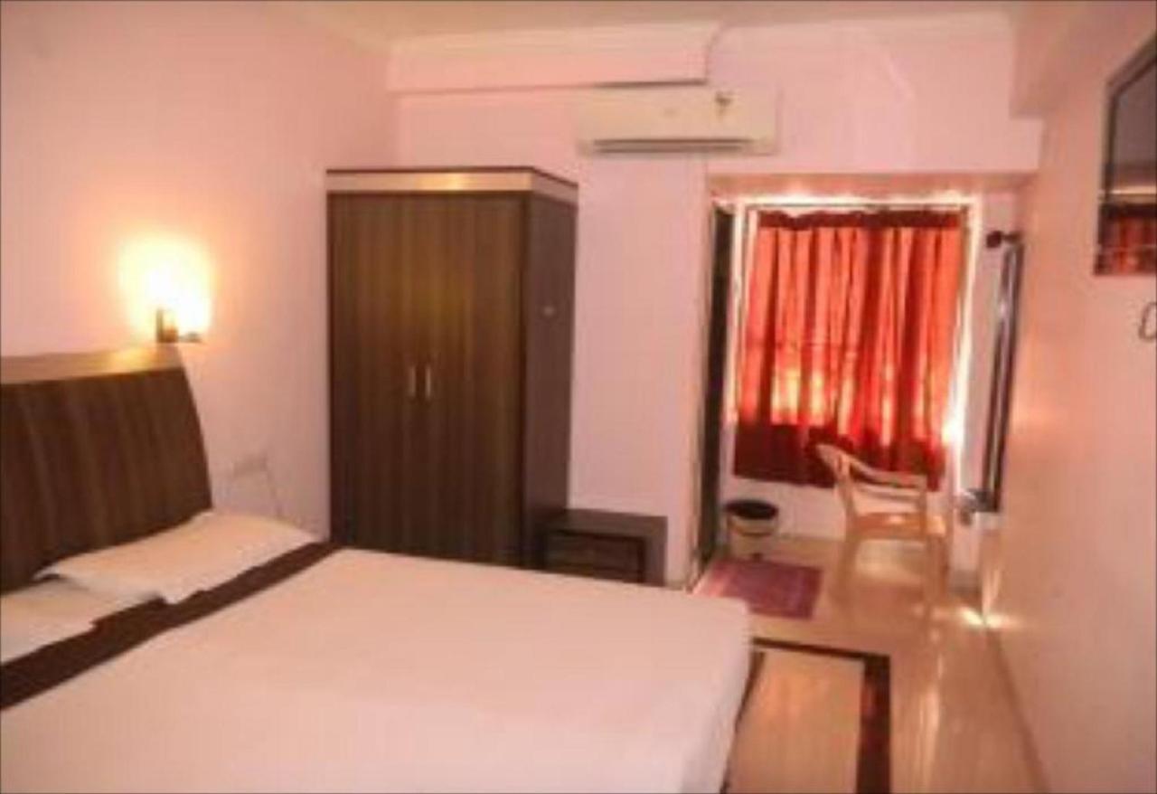 Green Coconut Resort Chennai Bagian luar foto