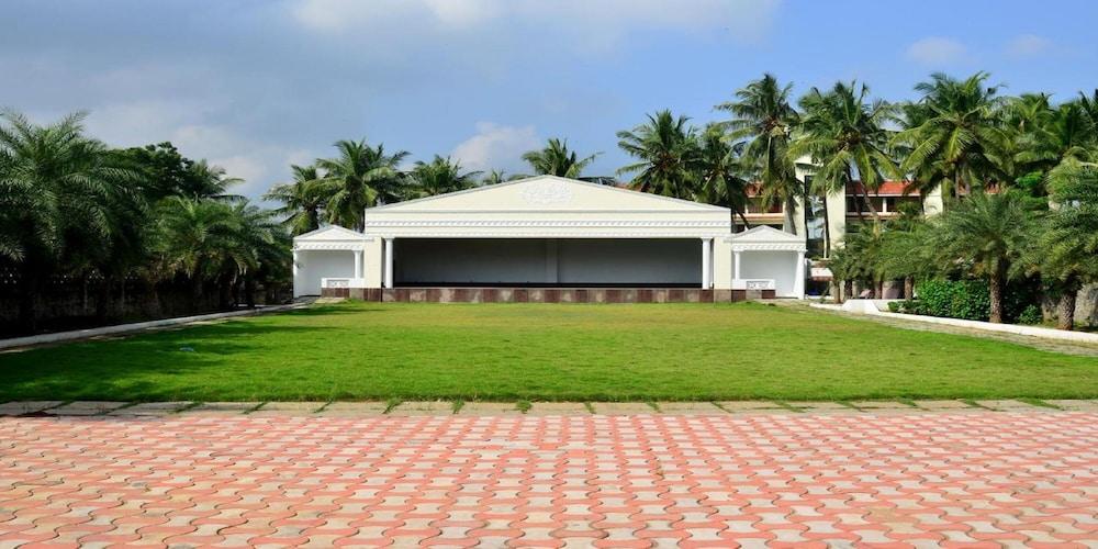 Green Coconut Resort Chennai Bagian luar foto