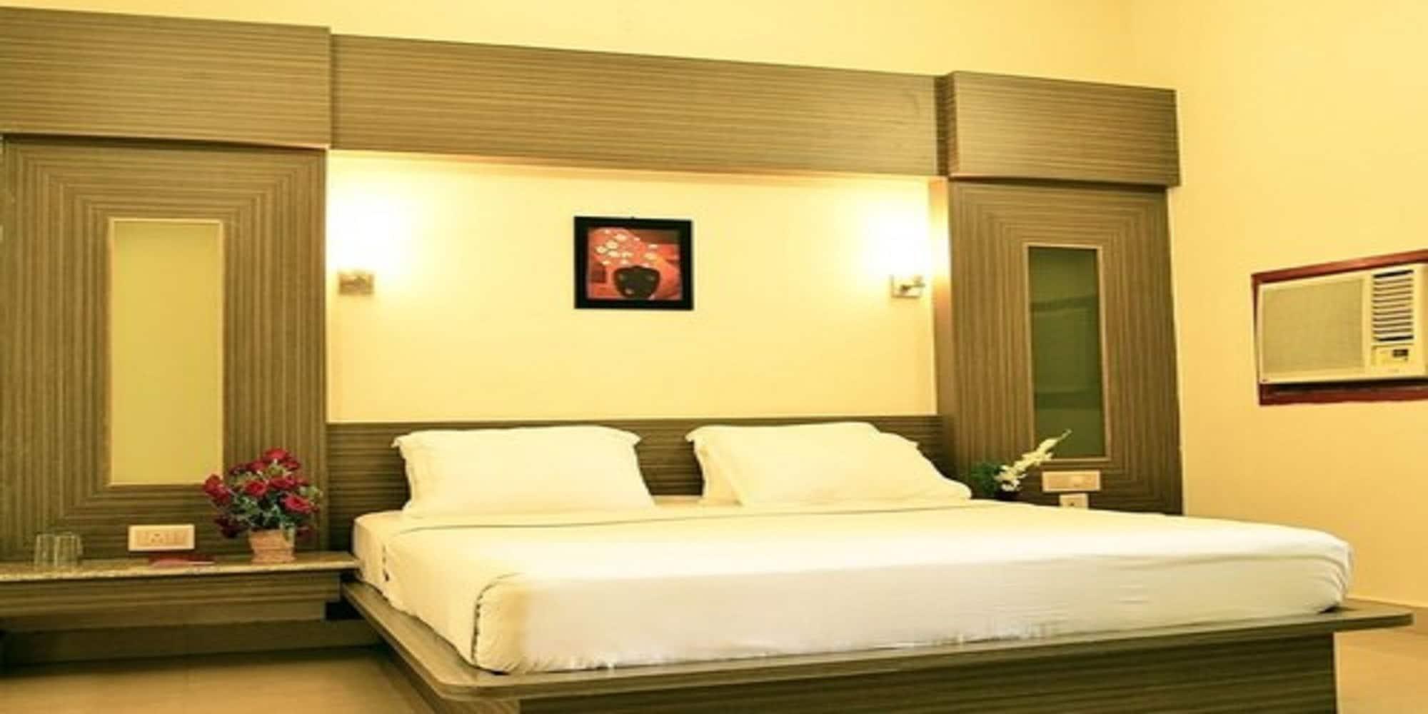Green Coconut Resort Chennai Bagian luar foto