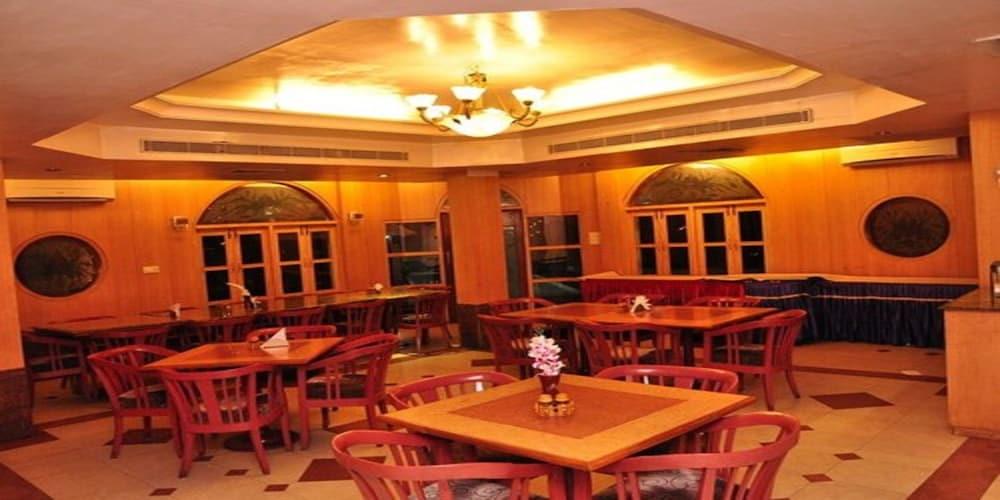Green Coconut Resort Chennai Bagian luar foto