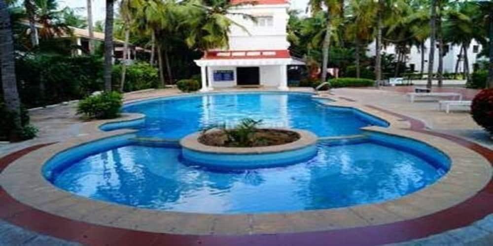 Green Coconut Resort Chennai Bagian luar foto