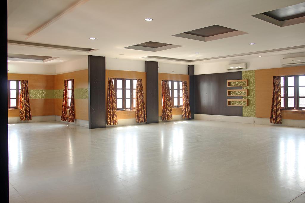 Green Coconut Resort Chennai Bagian luar foto