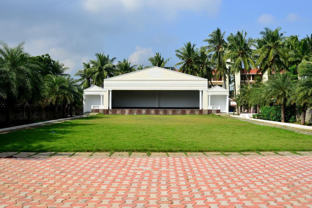 Green Coconut Resort Chennai Bagian luar foto