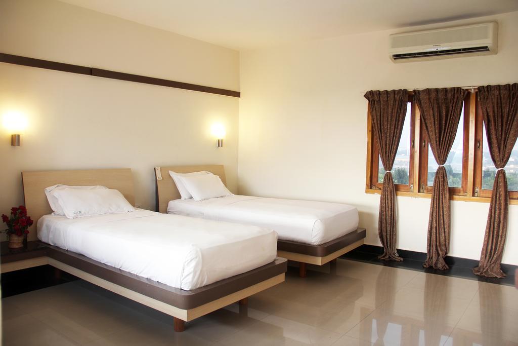 Green Coconut Resort Chennai Bagian luar foto