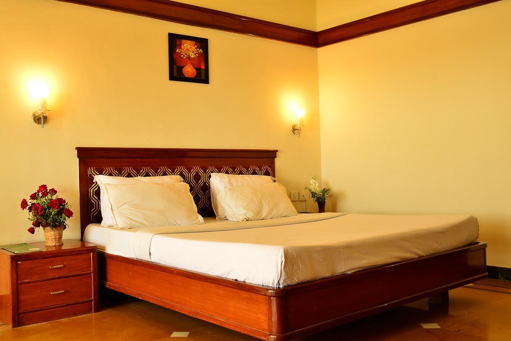 Green Coconut Resort Chennai Bagian luar foto