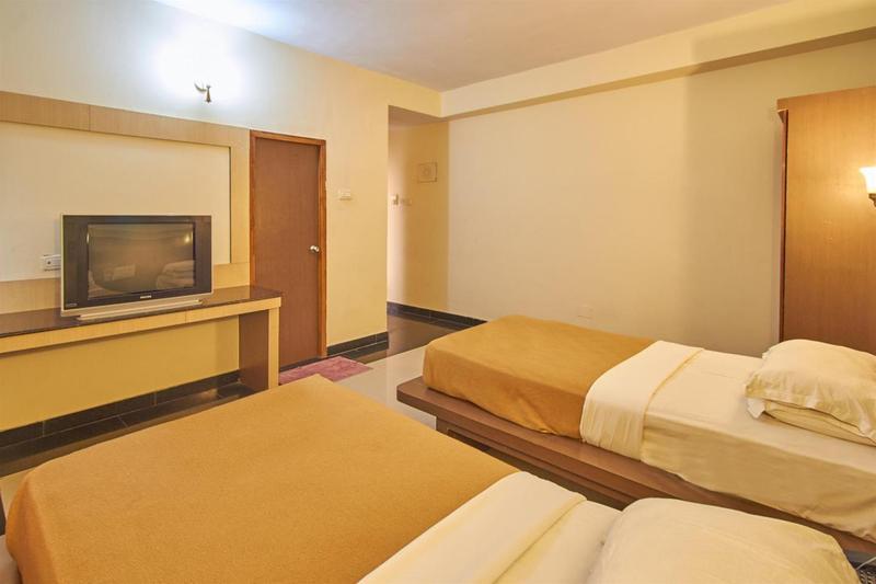 Green Coconut Resort Chennai Bagian luar foto