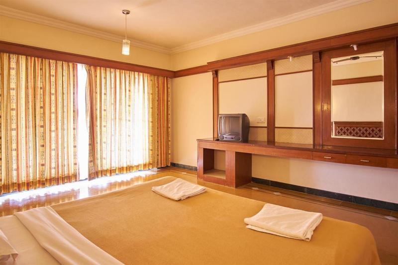 Green Coconut Resort Chennai Bagian luar foto