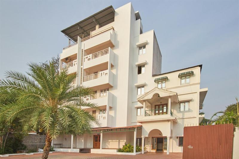 Green Coconut Resort Chennai Bagian luar foto