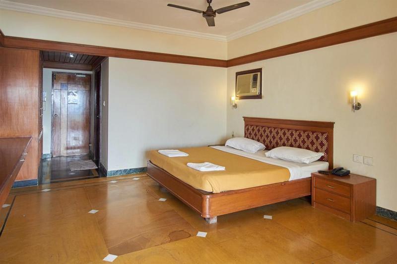 Green Coconut Resort Chennai Bagian luar foto