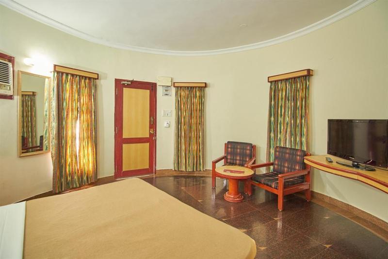Green Coconut Resort Chennai Bagian luar foto
