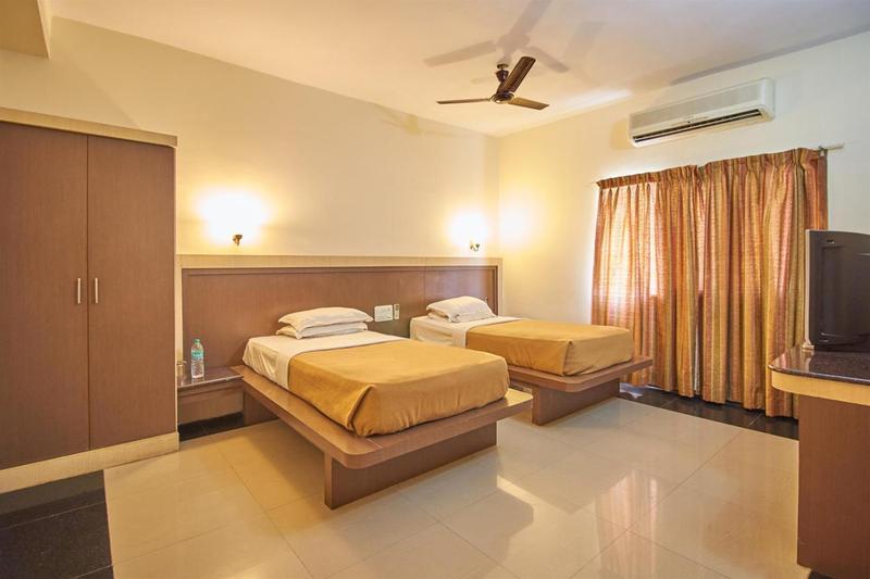 Green Coconut Resort Chennai Bagian luar foto