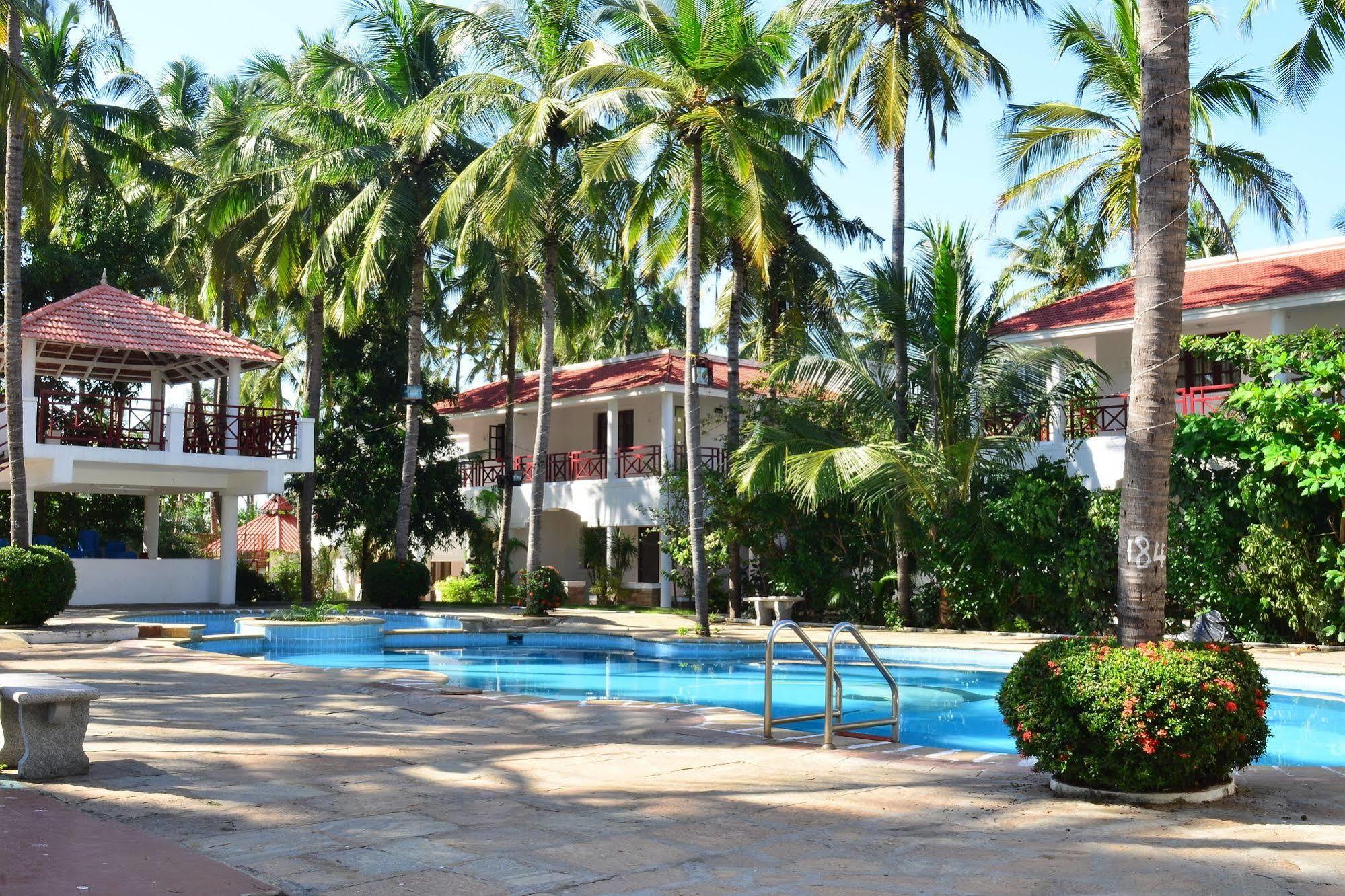 Green Coconut Resort Chennai Bagian luar foto
