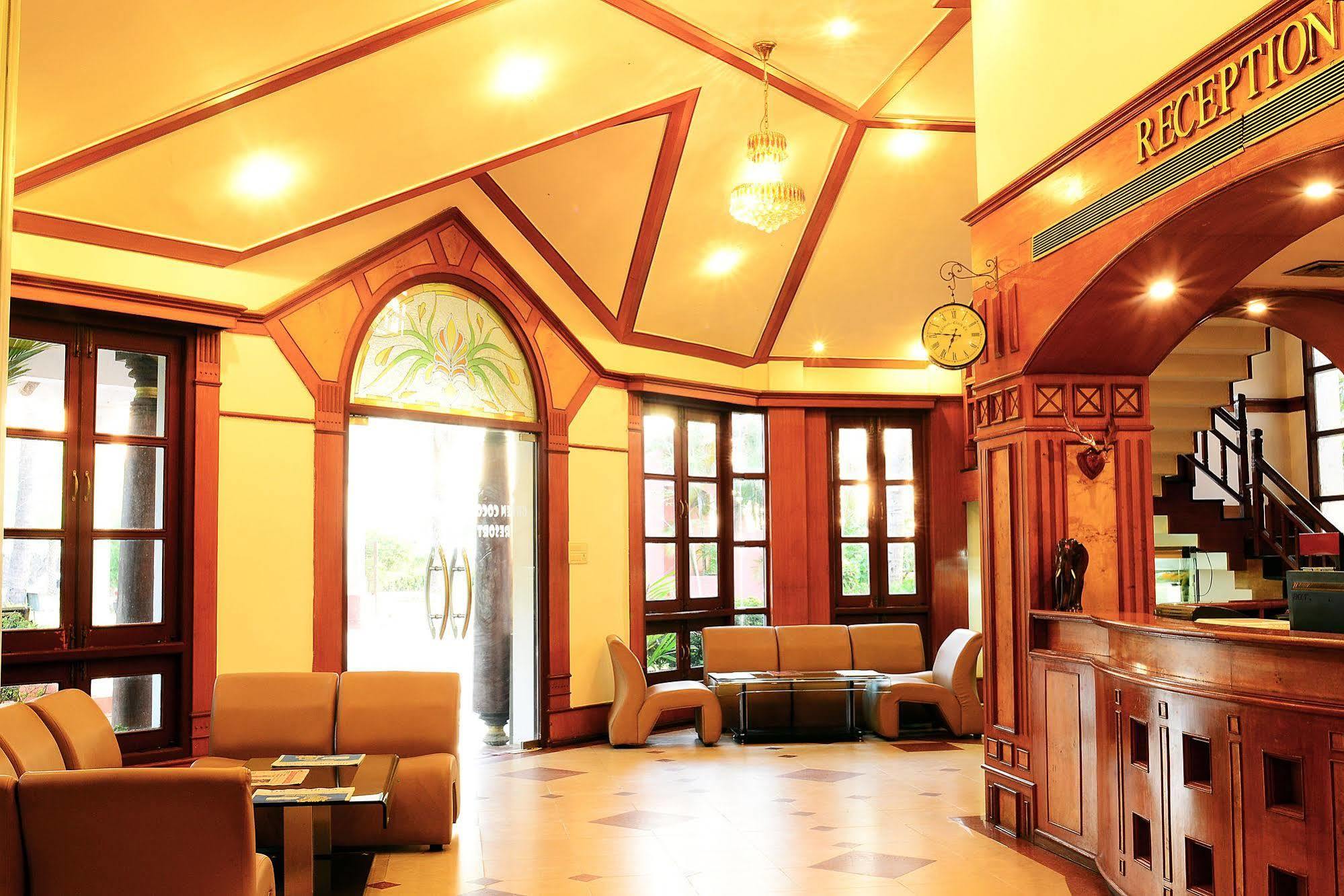 Green Coconut Resort Chennai Bagian luar foto