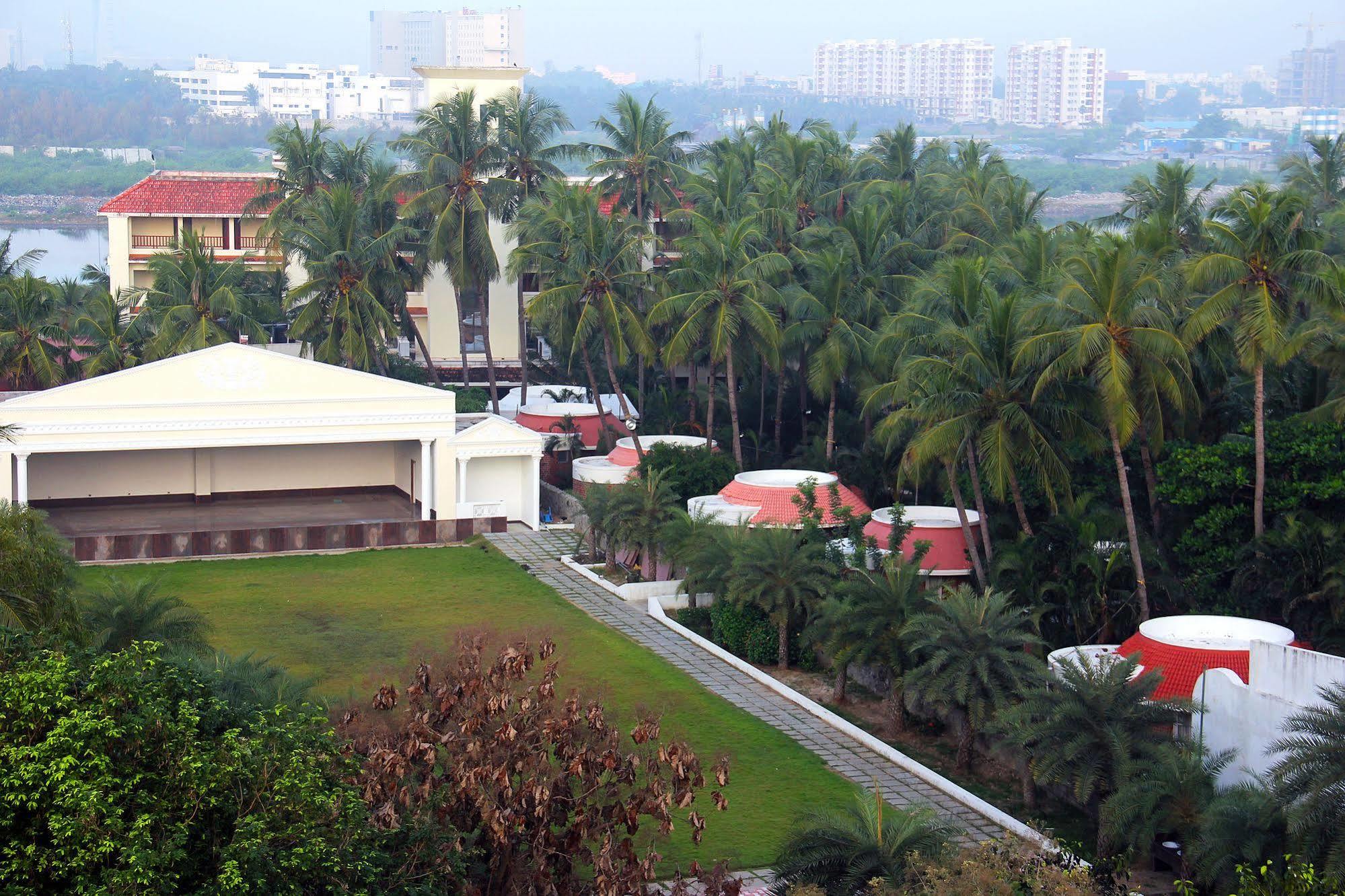 Green Coconut Resort Chennai Bagian luar foto