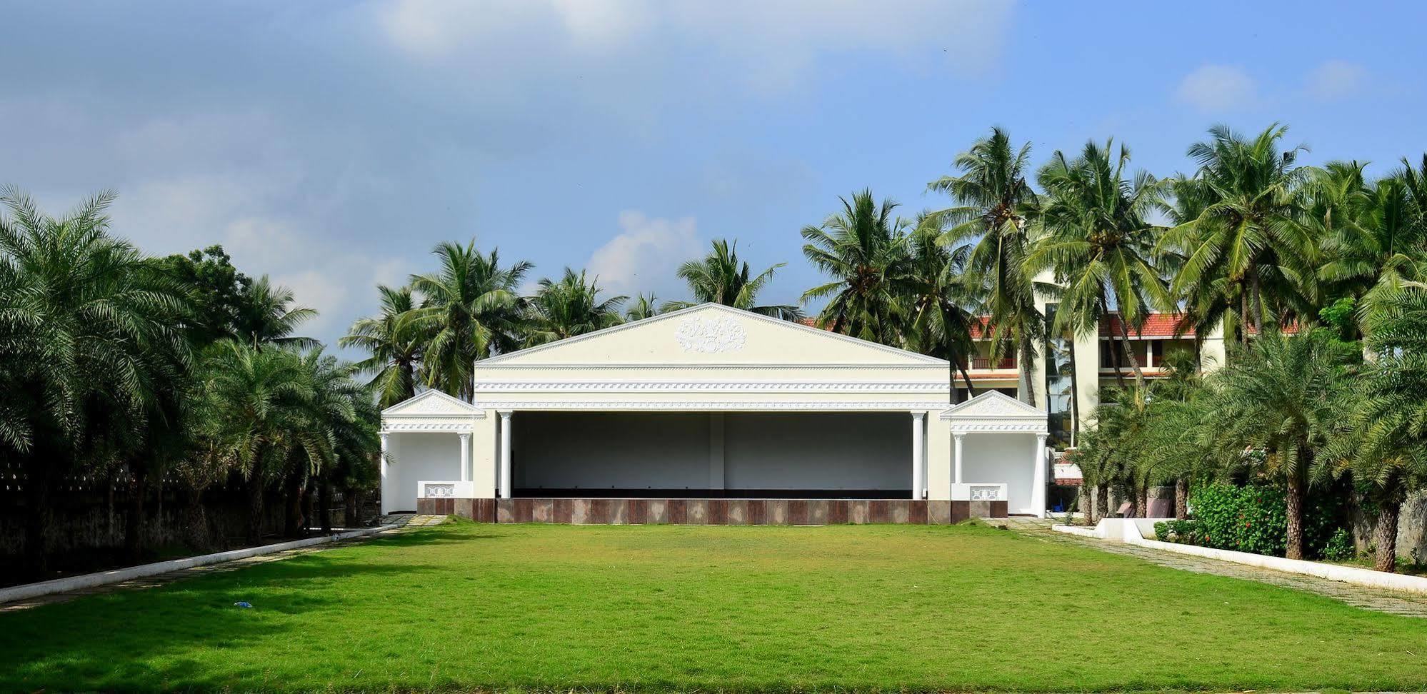 Green Coconut Resort Chennai Bagian luar foto