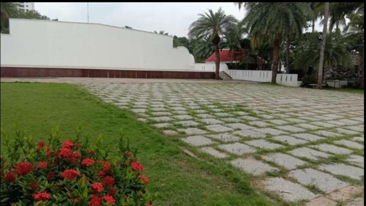 Green Coconut Resort Chennai Bagian luar foto