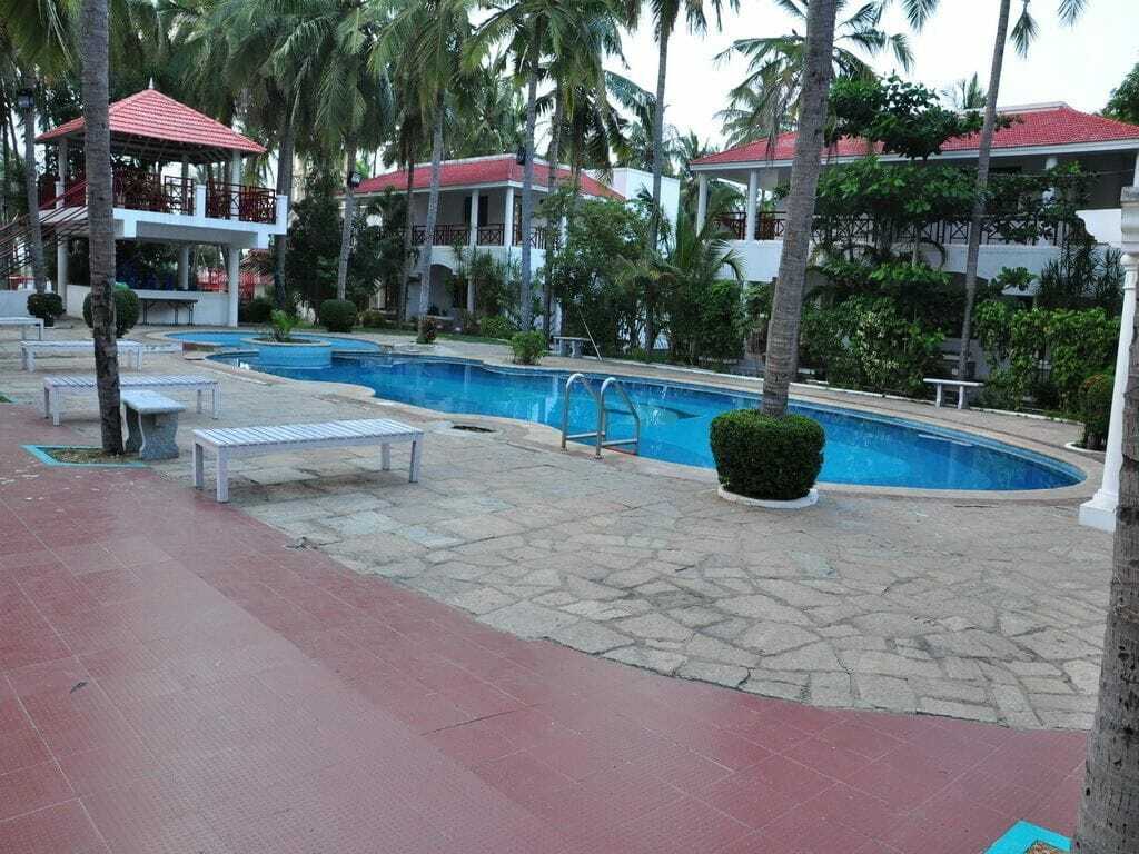 Green Coconut Resort Chennai Bagian luar foto